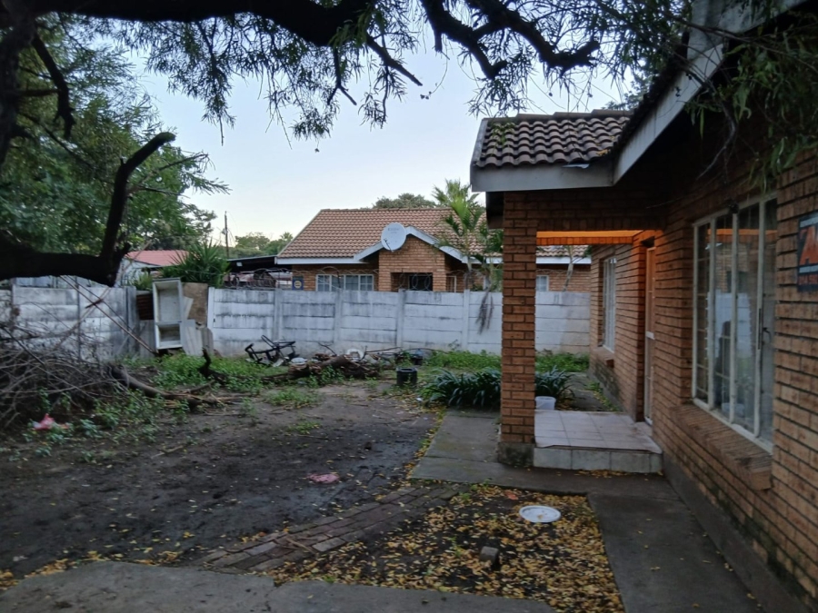 2 Bedroom Property for Sale in Oos Einde North West